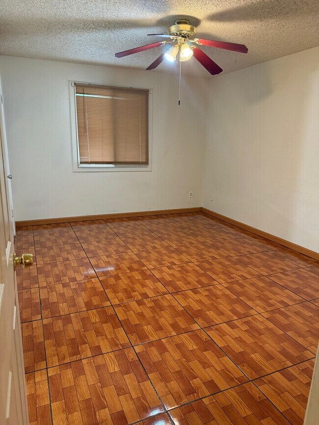 Building Photo - Centrally Located In Phoenix