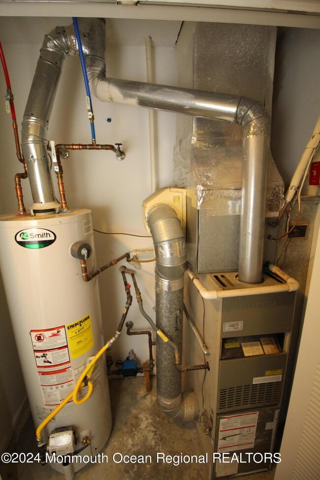 Building Photo - 145 Pine Oak Blvd