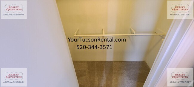 Building Photo - Irvington & Country Club area - 3 beds & 2 baths