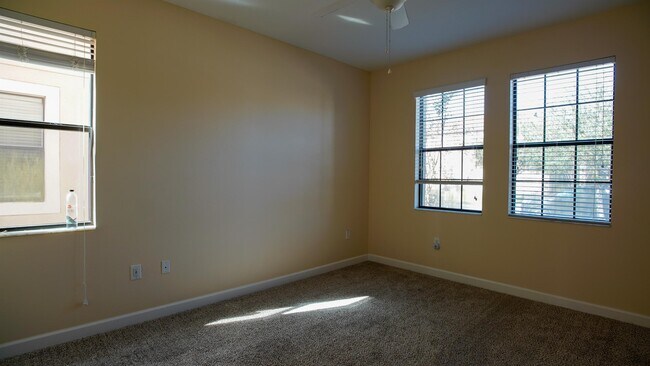 Building Photo - 1528 Moon Valley Dr
