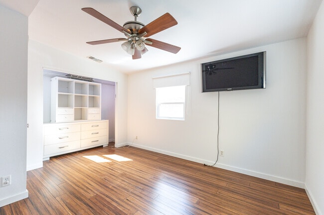 Building Photo - 3418 Greensward Rd