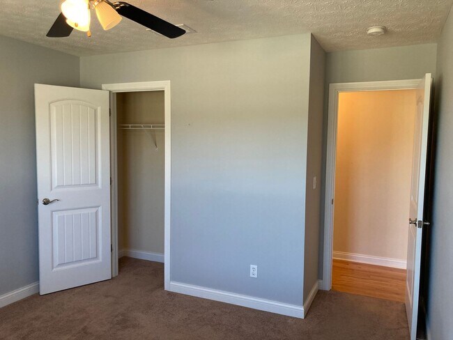 Building Photo - 141 Twin Lakes Dr