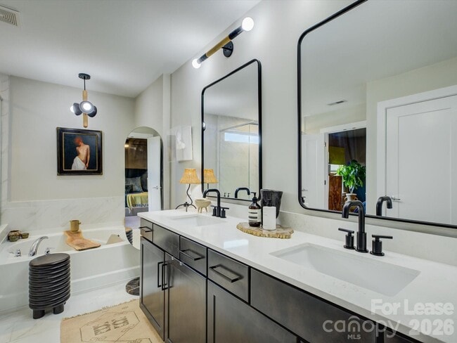 Building Photo - 11015 Stetler St