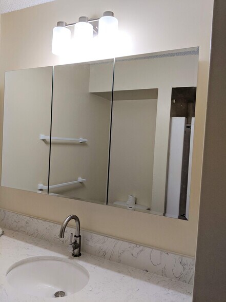 Building Photo - 747 Amana St