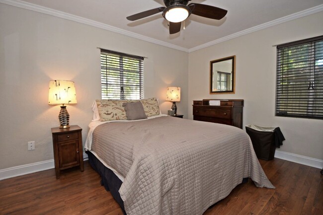 Building Photo - 2 Bedroom, 1 Bath - Lancaster Park /SODO