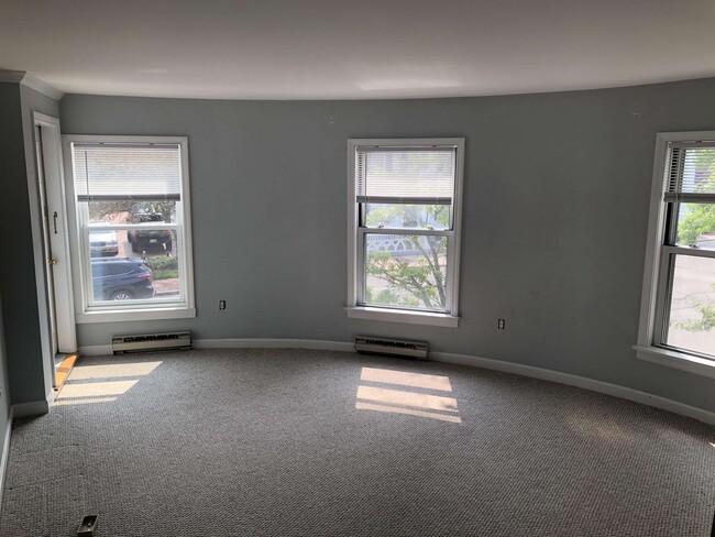 Building Photo - 59 Deer St