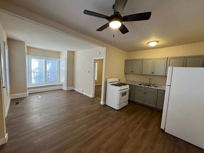 Building Photo - 910 Sahwatch St