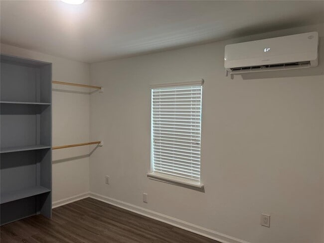 Building Photo - 11653 Wallisville Rd