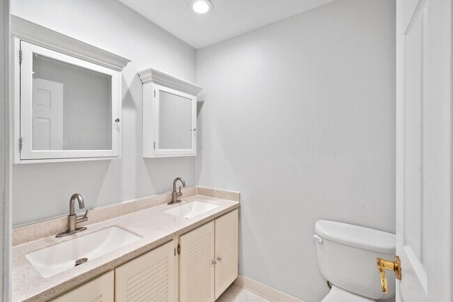 Building Photo - 7732 Canal Ct