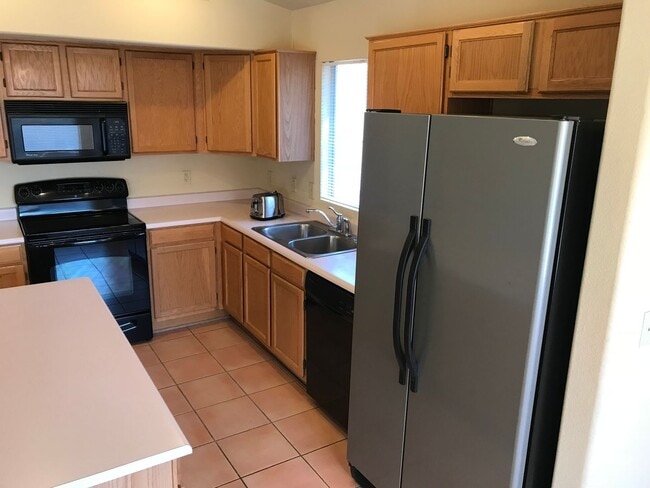Building Photo - Gilbert 3Bd/2Bth + Den Single Story Home