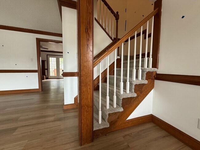 Building Photo - 722 Lord Dunmore Dr