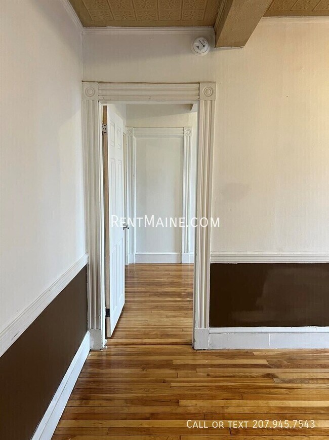 Building Photo - 591 Main St