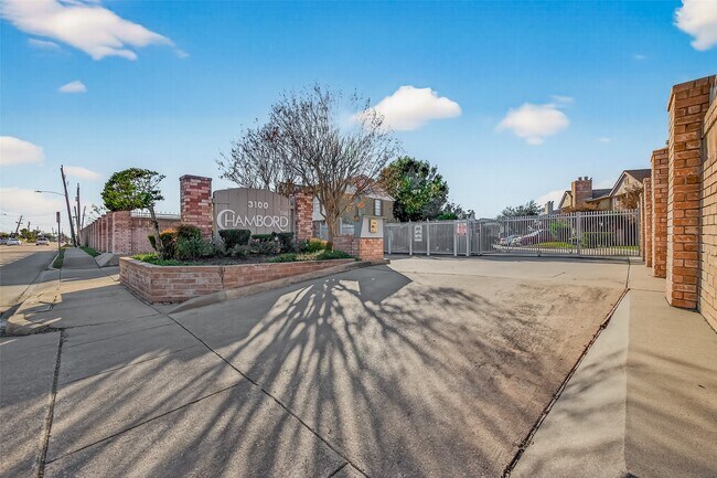 Building Photo - 3100 Jeanetta St