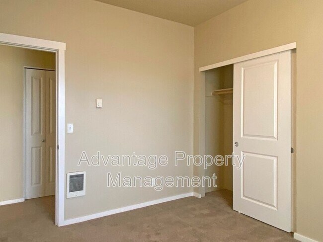 Building Photo - 515 N Catron Pl