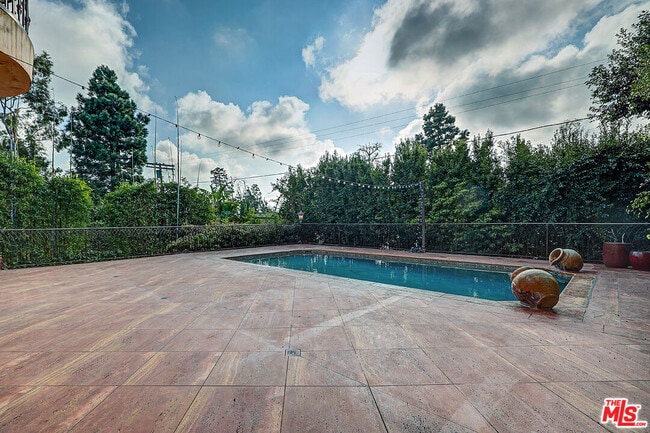 Building Photo - 209 S Anita Ave