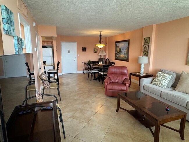 Building Photo - 305 N Pompano Beach Blvd