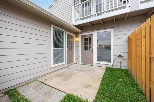 Building Photo - 14020 Schroeder Rd