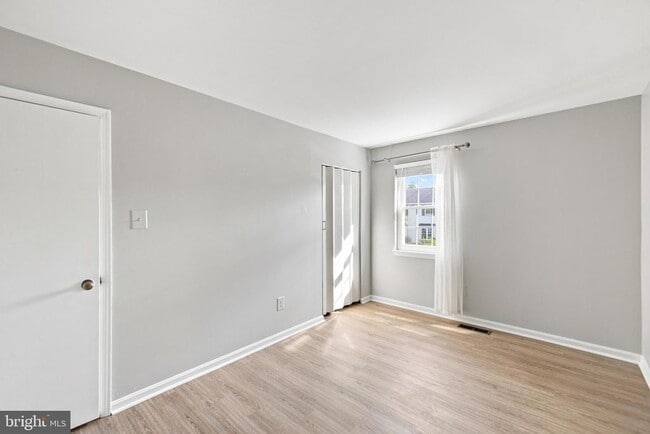 Building Photo - 8346 Stationhouse Ct