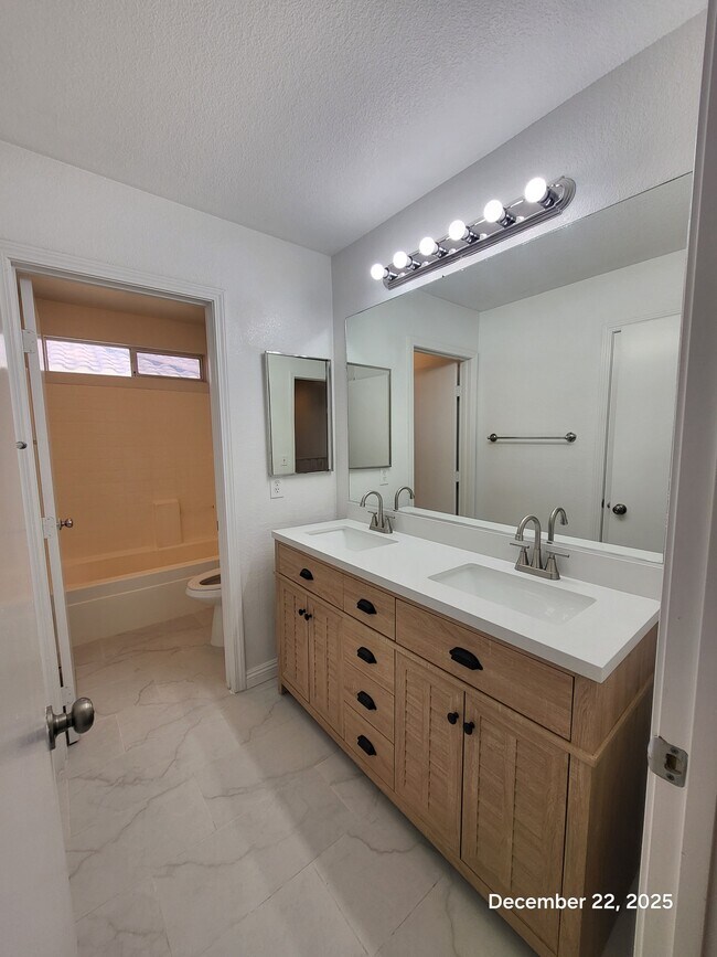 Building Photo - 204 Hickory Heights Ave