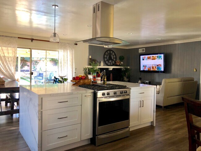 Building Photo - 9333 Swinton Ave