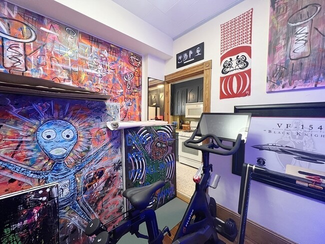 Building Photo - 223 Paris St