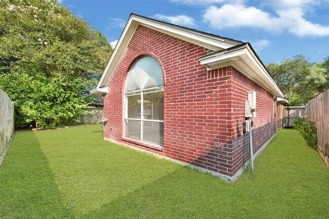 Building Photo - 23223 Diamond Knoll Ct