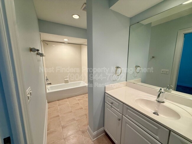 Building Photo - 330 N Shore Cir