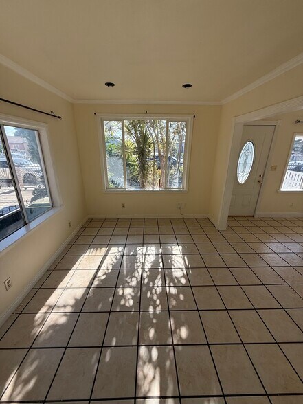 Building Photo - 9622 Evers Ave