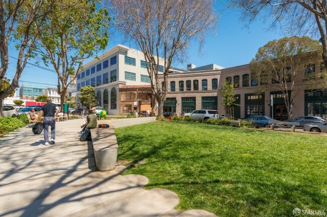 Building Photo - 200 Brannan St