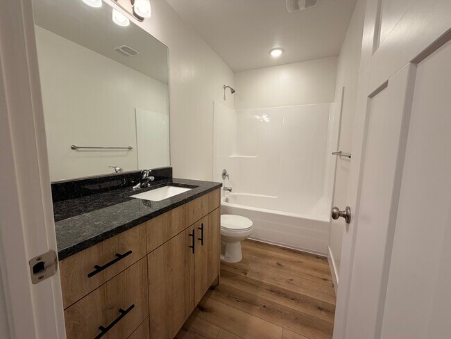 Building Photo - HC 528 C