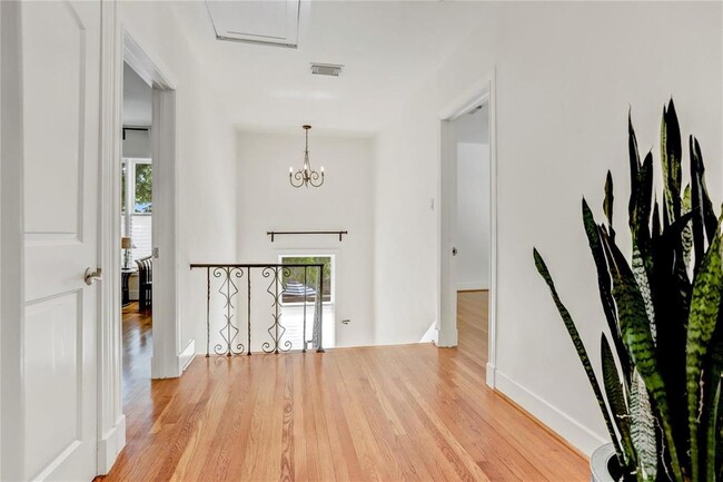 Building Photo - 2108 Branard St
