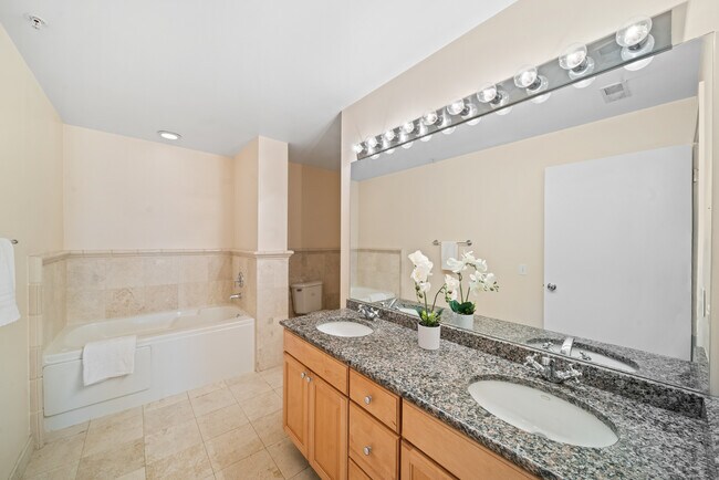 Building Photo - 165 N Canal St