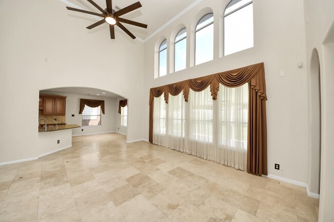 Building Photo - 2218 Longspur Ln