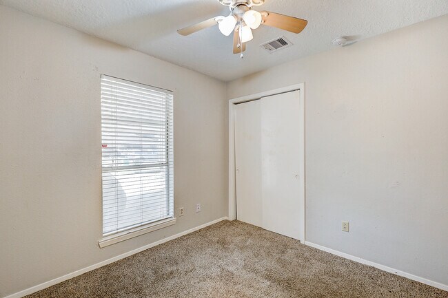 Building Photo - 4907 Quail Hollow Dr