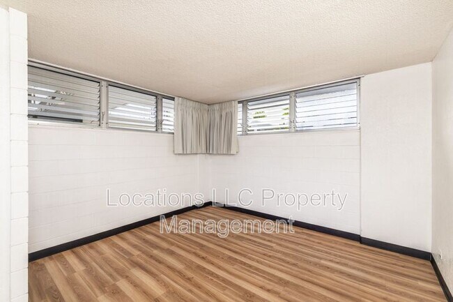 Building Photo - 1702 Kewalo St