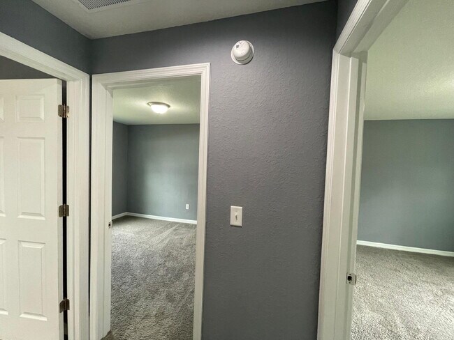 Building Photo - **Beautiful 3 Bd 2 Bath!! AVAILABLE AFTER JUNE 15TH**