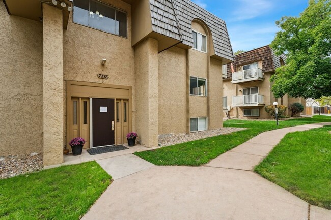 Building Photo - Charming 2BR Condo in Denver