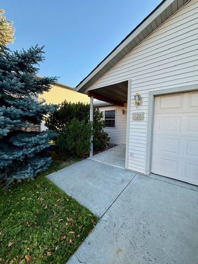 Building Photo - 726 Meagher Ave