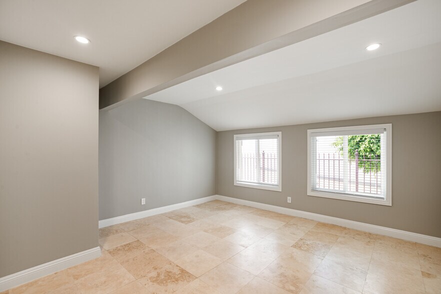 Building Photo - 2653 Tilden Ave