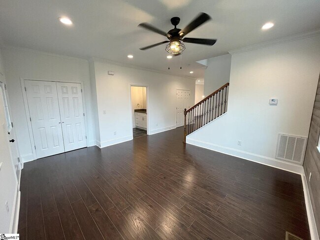 Building Photo - 305 Averill St
