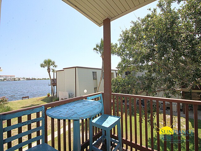 Building Photo - Furnished waterfront condo with great amen...