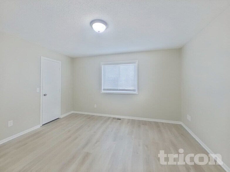 Building Photo - 14098 Yosemite Ave S