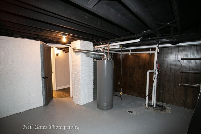 Building Photo - 690 Highland Pl