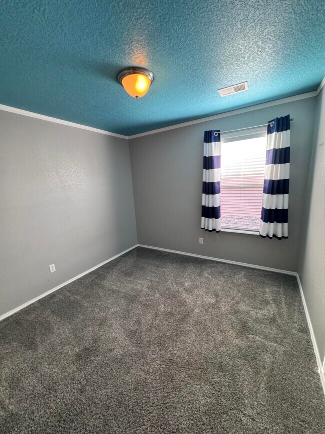 Building Photo - 680 Purple Aster Ave SW