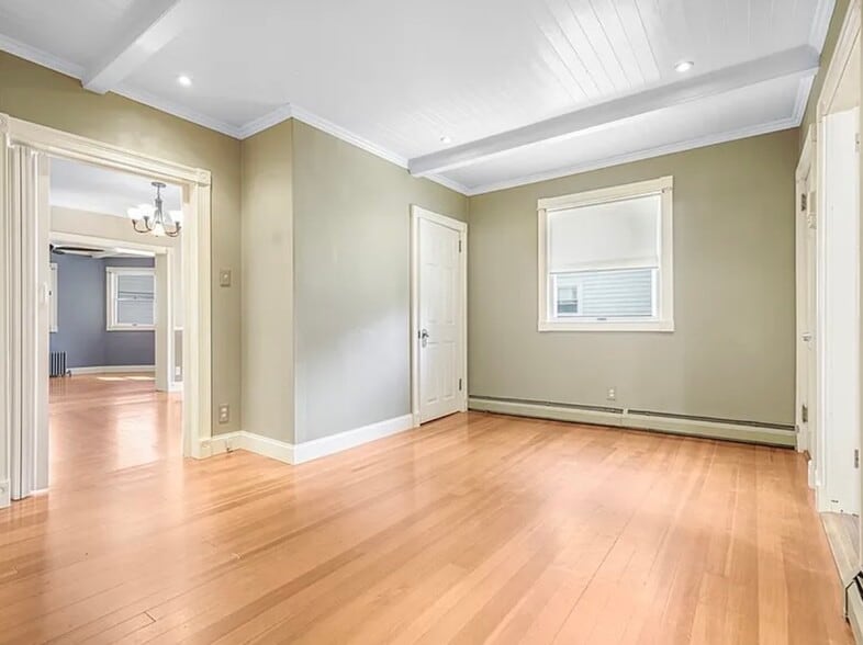 Building Photo - 475 Tecumseh St