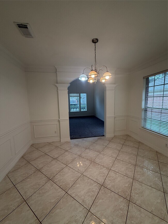 Building Photo - 4163 Surreydon Dr