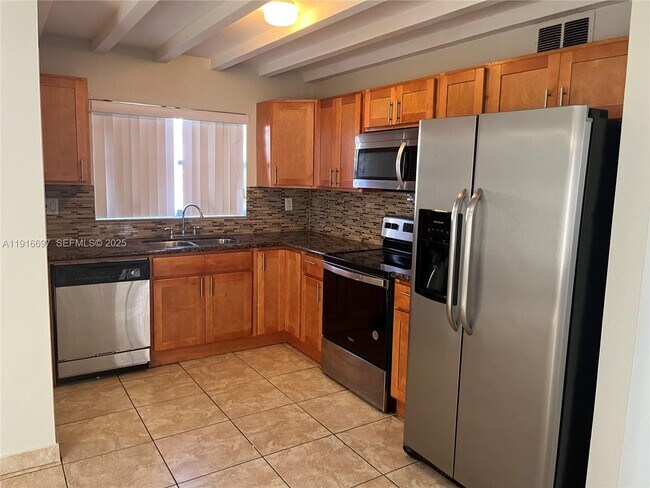 Building Photo - 9722 NW 6th Ln