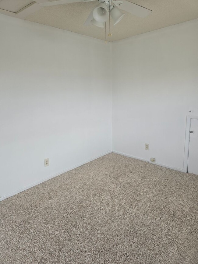 Building Photo - 2 Bed 1 Bath in North Park