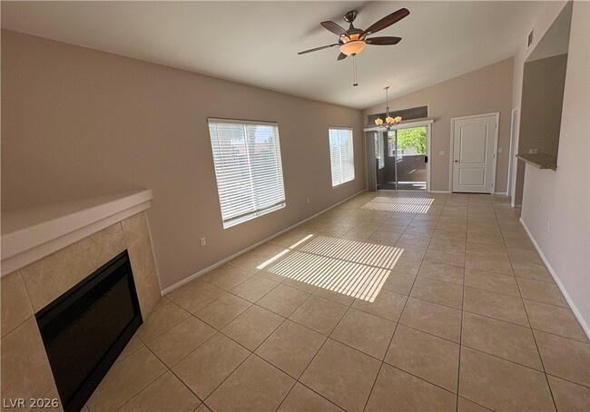Building Photo - 2305 W Horizon Ridge Pkwy