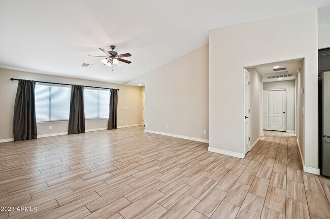 Building Photo - 2209 E Hazeltine Way